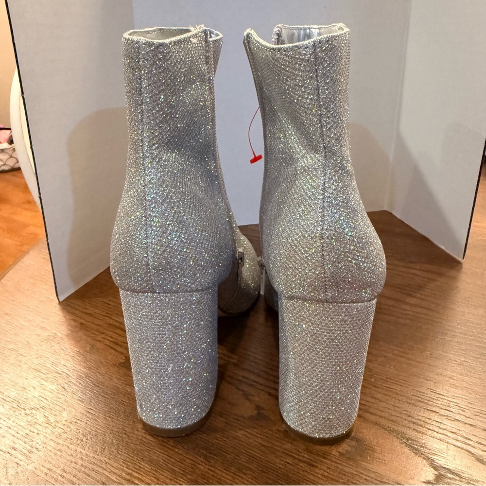 Madden Girl silver Sparkling Silver Ankle Booties. Size 8 - Picture 2 of 6